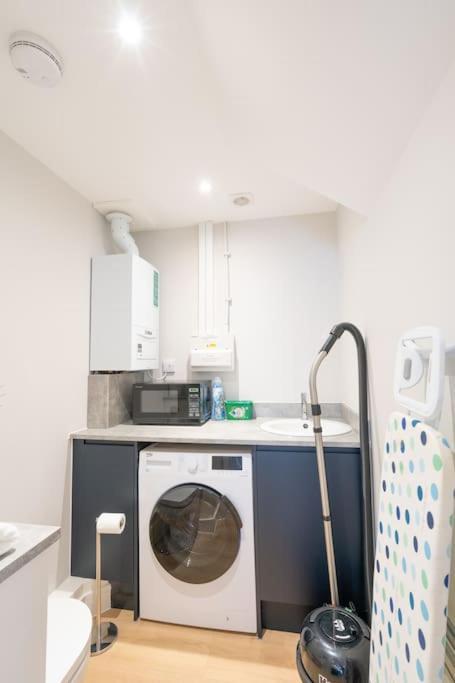 Corporate Suite Hookwood Bagian luar foto