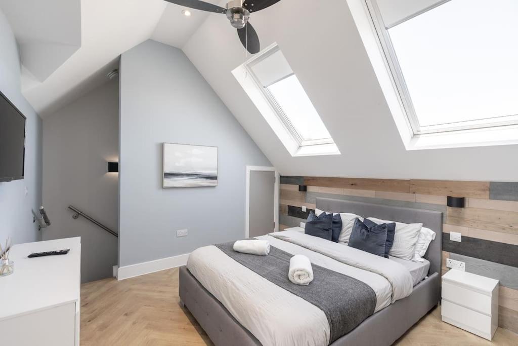 Corporate Suite Hookwood Bagian luar foto